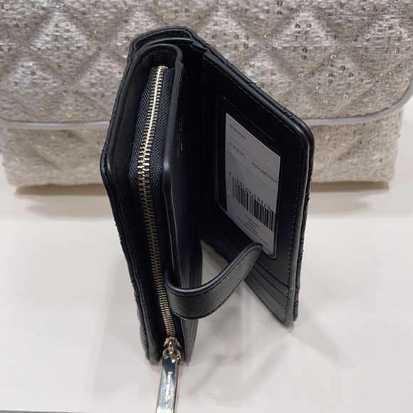 Kate Spade Carey Medium Compartment Bifold Wallet
COLOR: Black
NWT - Picture 10 of 16